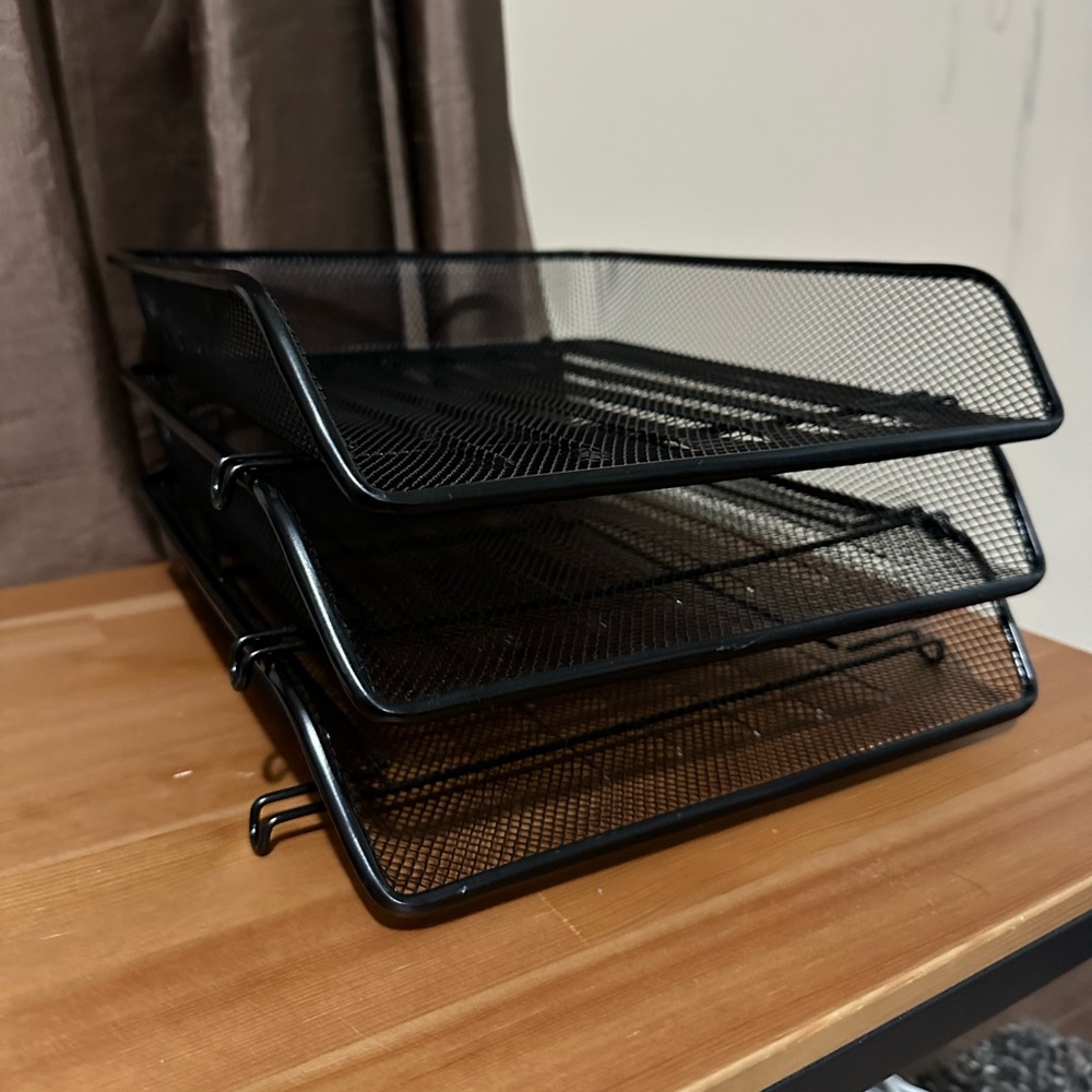 3 black metal Shelves dividers